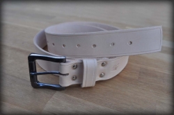 Leather belt with saddle groove natural
